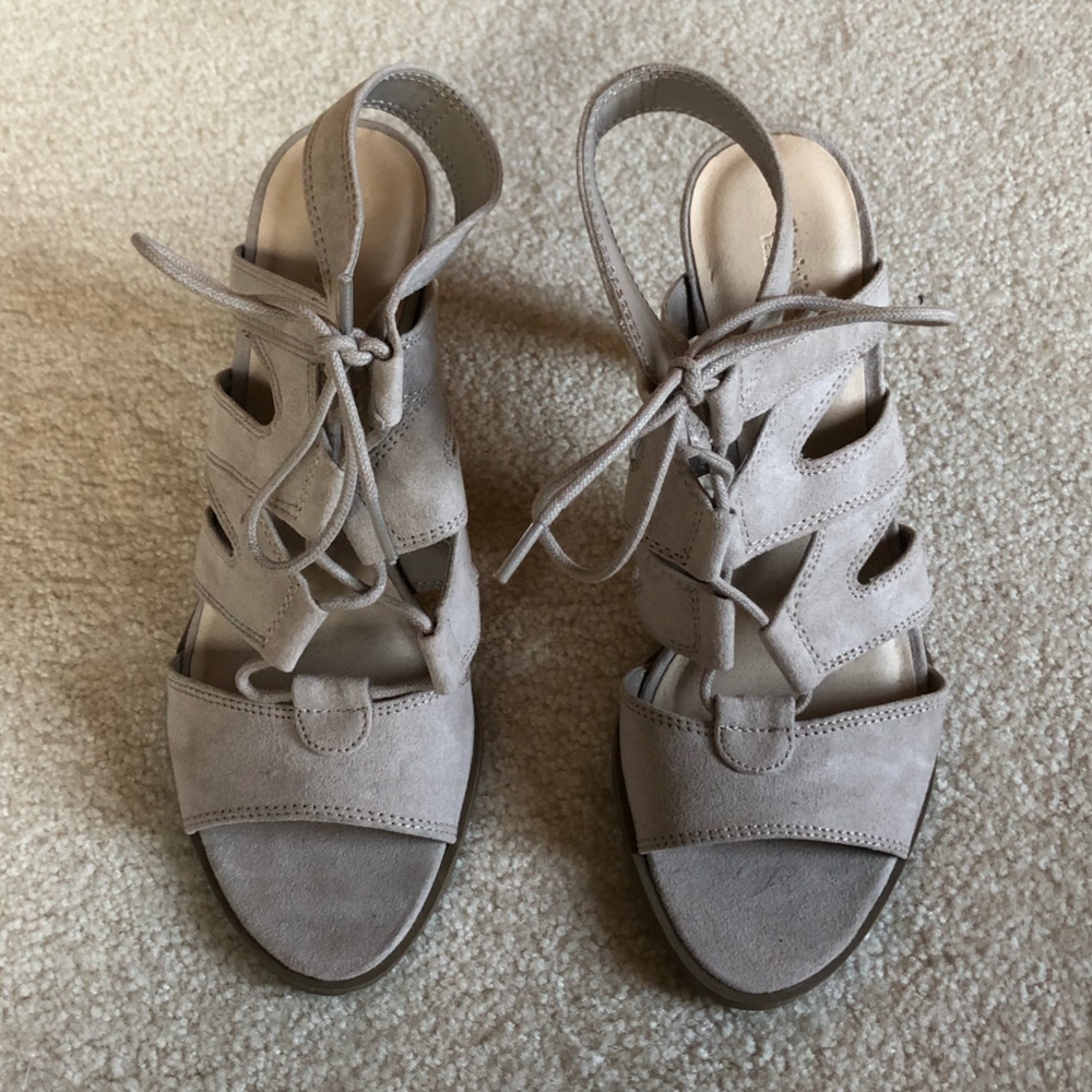 Simply Vera Vera Wang Strappy Heels Beige Size 6.5